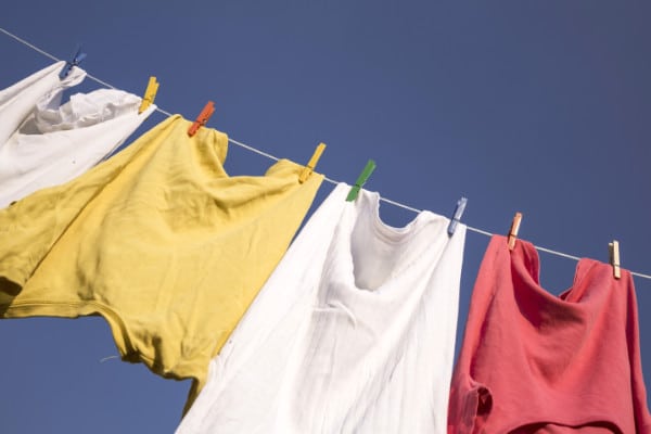 colgar ropa a secar